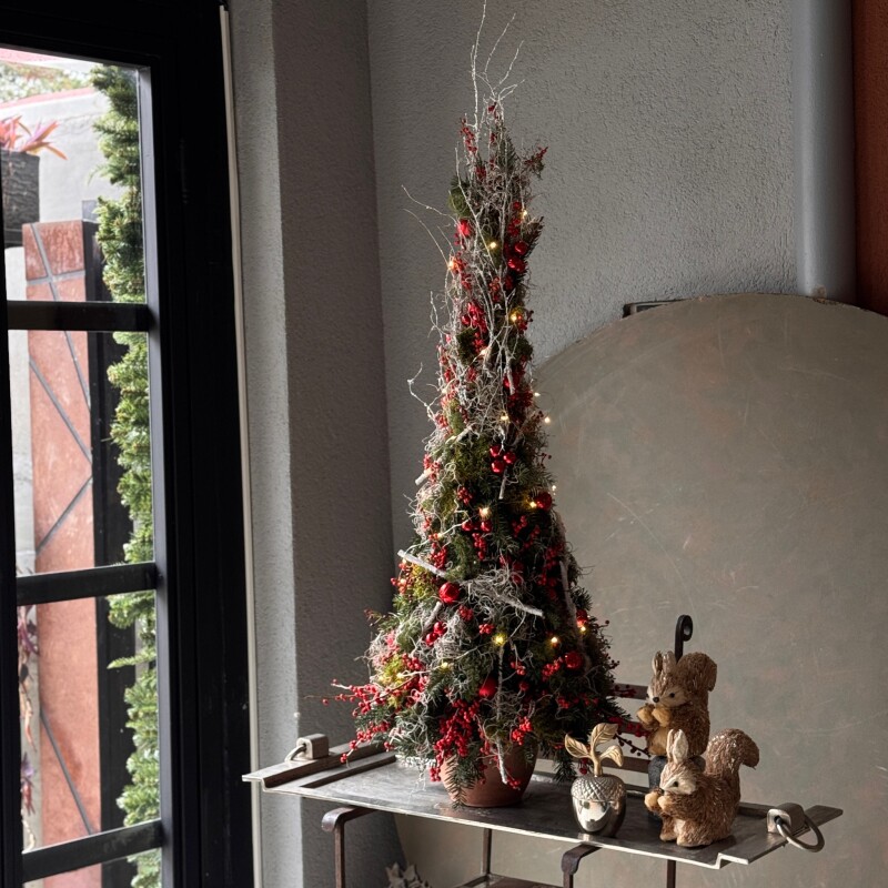 El Yapımı Yılbaşı Ağacı RED