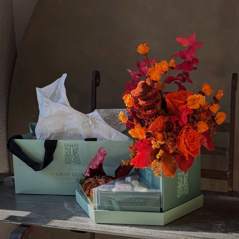 Kutuda Sonbahar Kuru Çiçek Aranjman ve Solmayan Gül